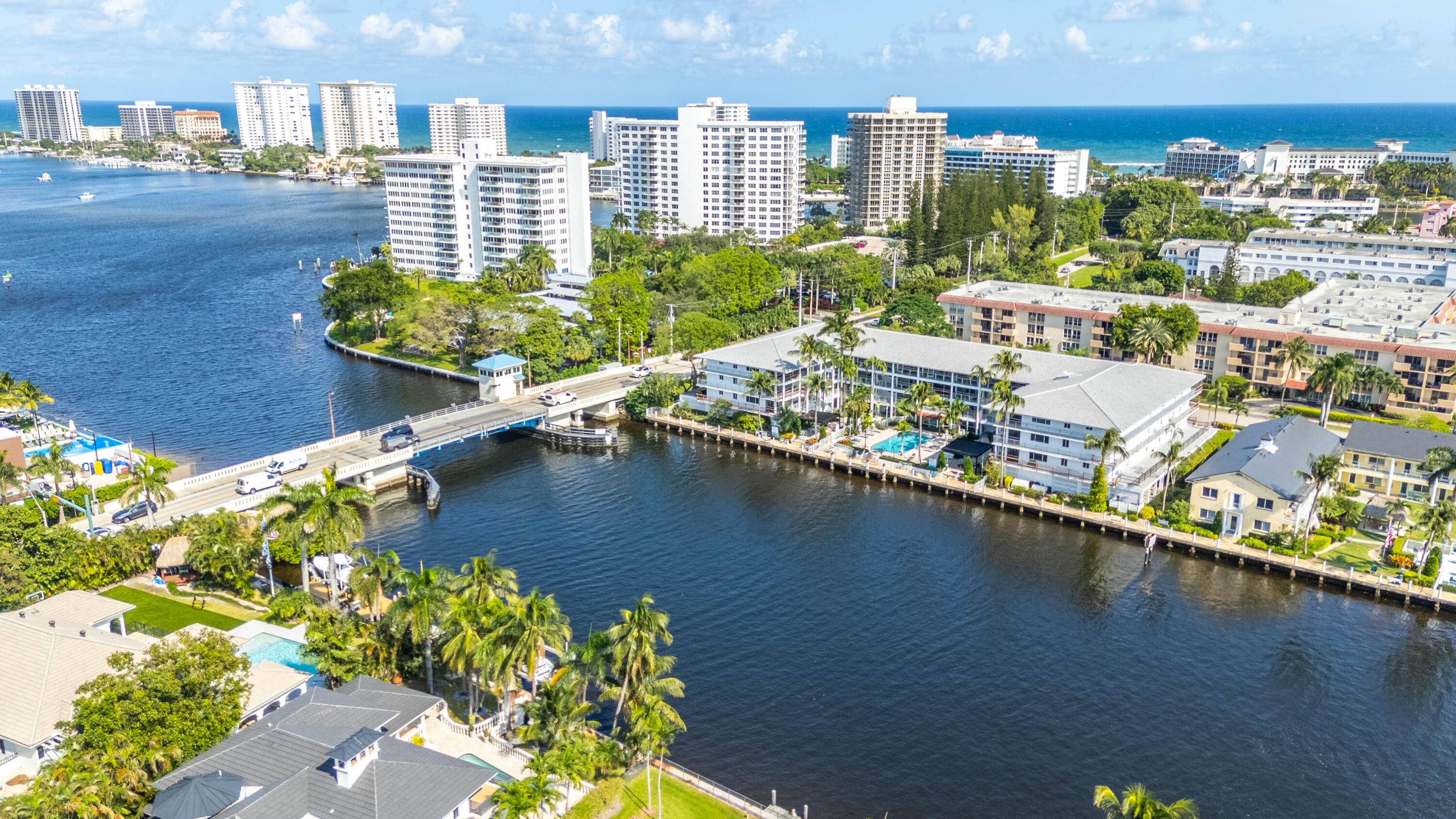 EZ RENTAL, NO HOA AND PET FRIENDLY !