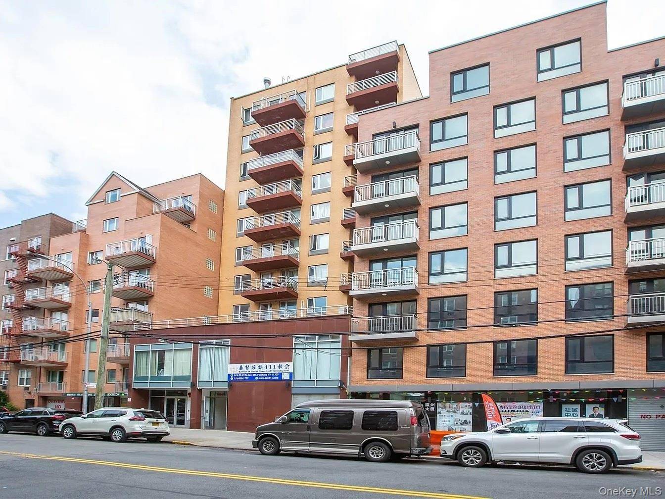 Spacious two bedrooms condo in downtown Flushing for sale, newly built in 2008, 11 stories, 2 Bed amp ; 2 Bath Condo, great view !