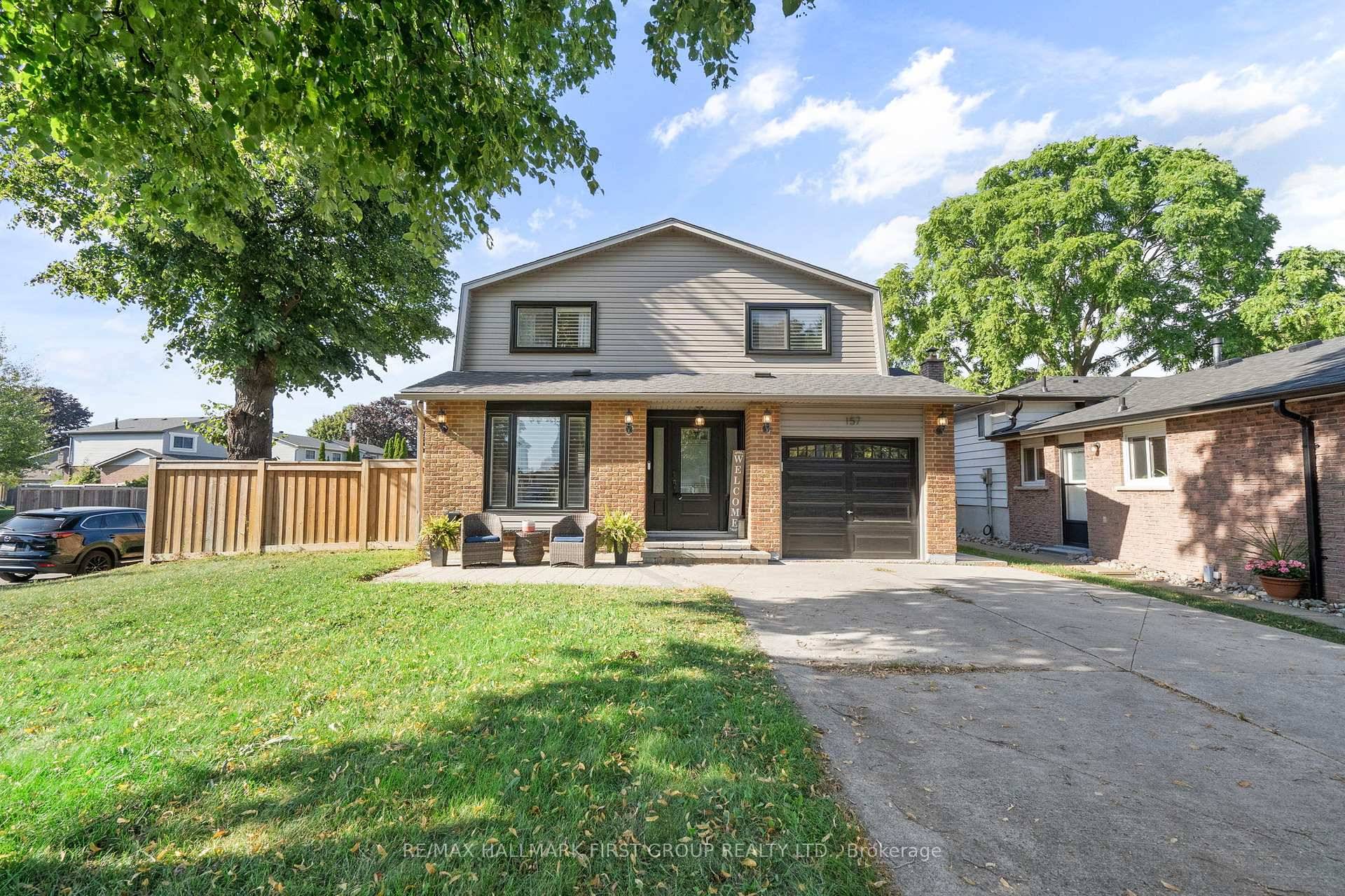 Beautiful family home in a fantastic, family friendly neighbourhood close to great schools with a resort style backyard featuring an inground pool.