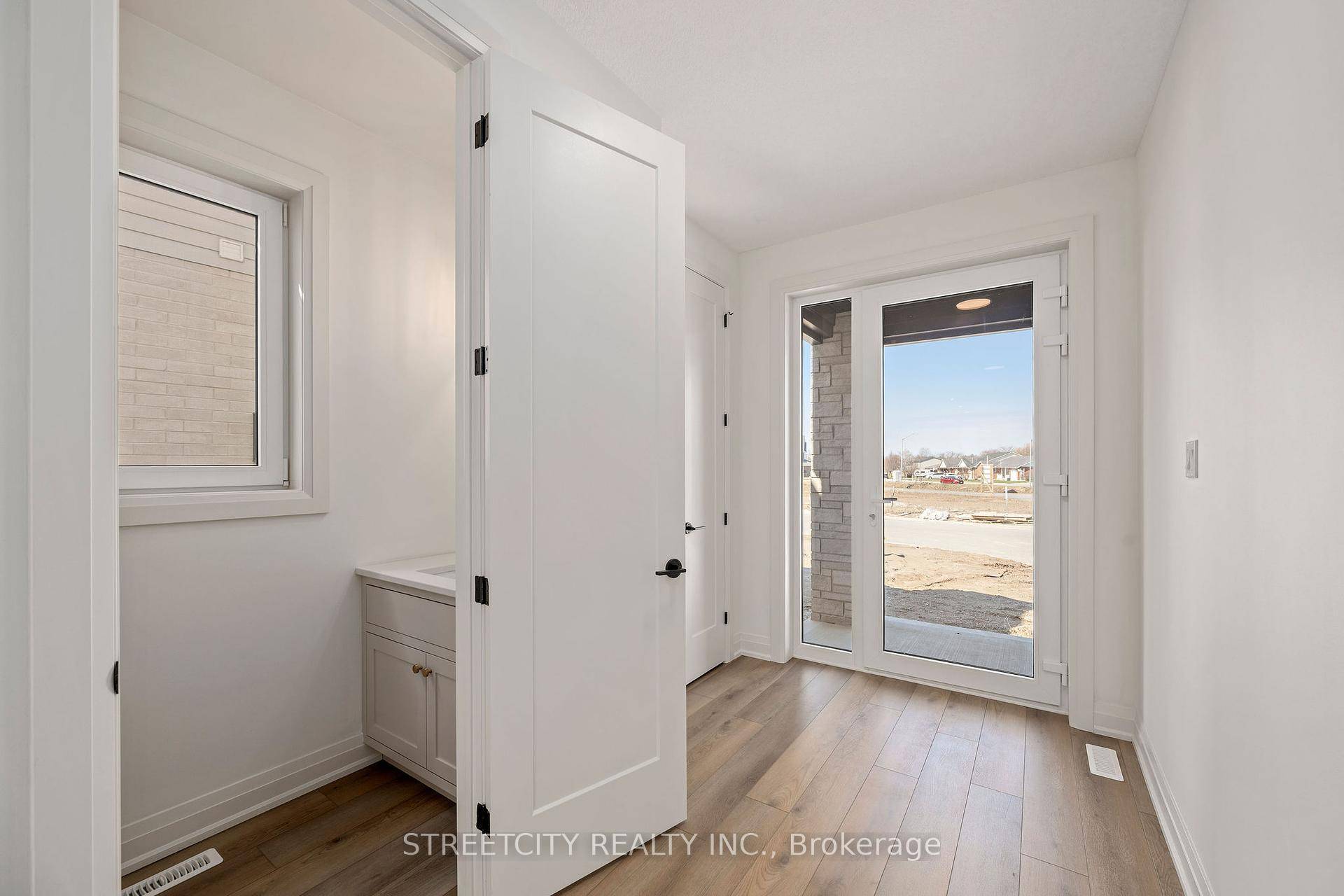 MOVE IN READY Welcome to your dream home in the heart of St Thomas, a charming small city with big city amenities !