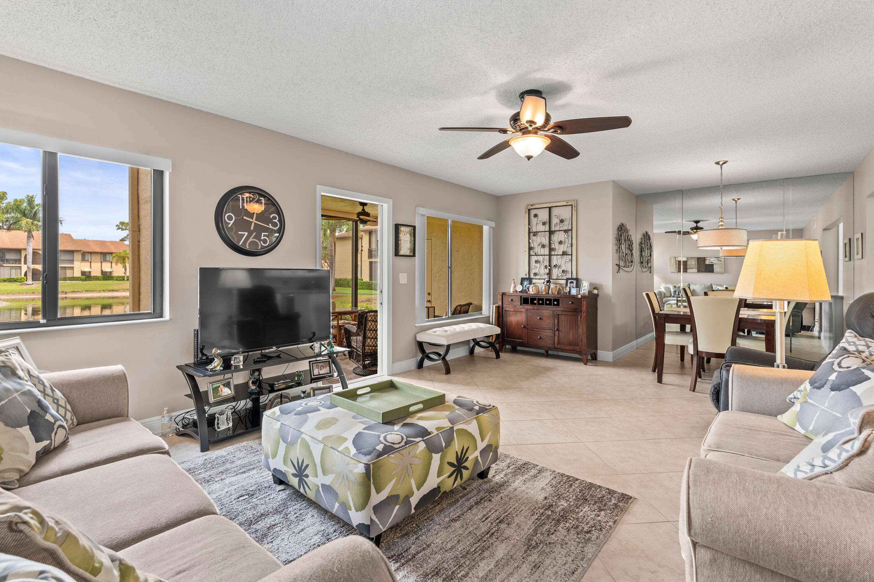 Welcome to your peaceful lakefront retreat !