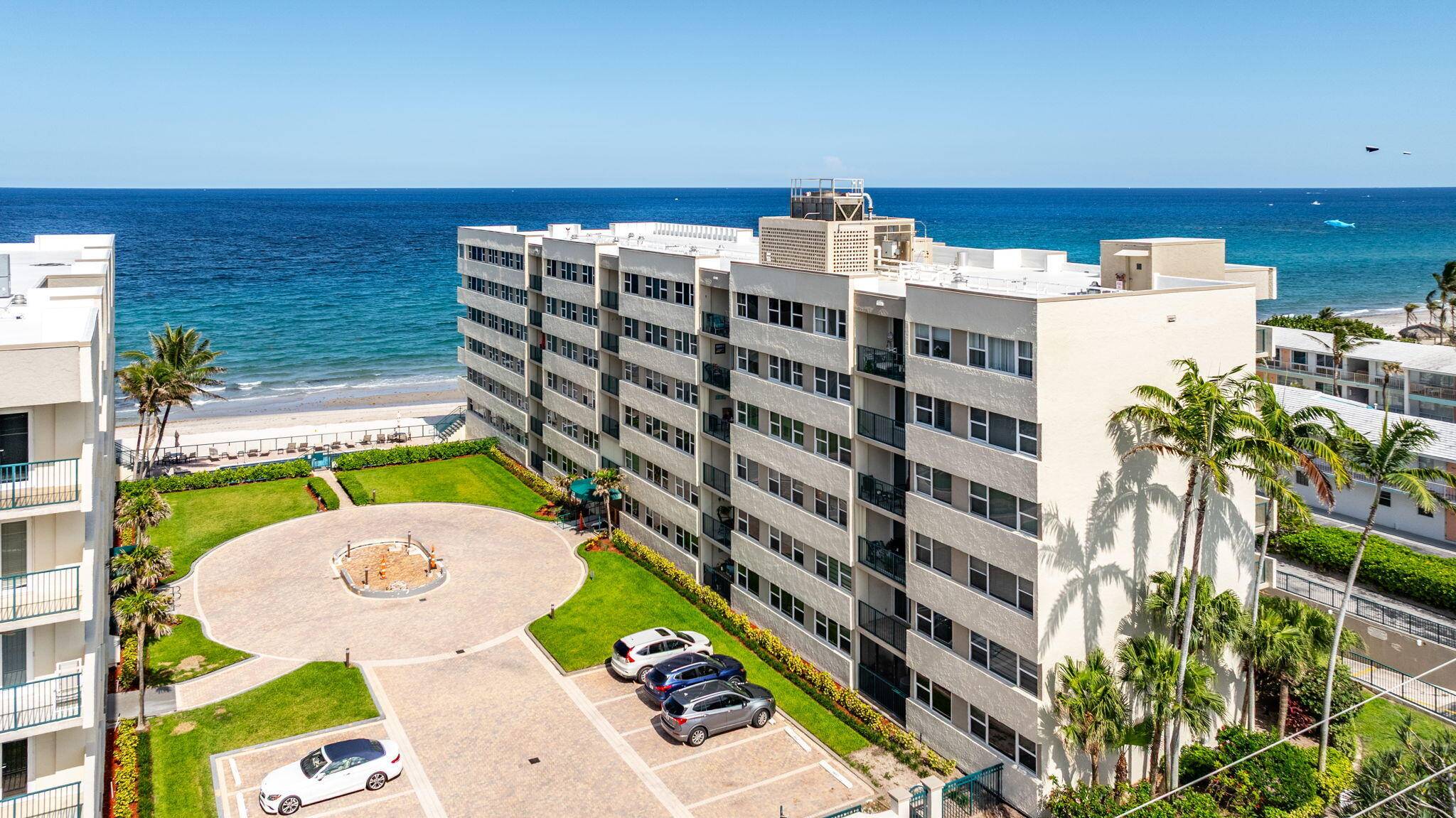 Beautifully Furnished 2 2 right on the ocean this will go fast !
