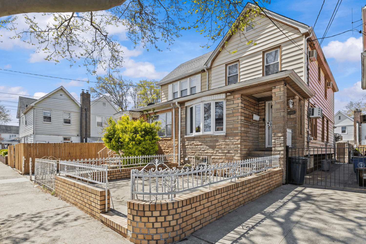 SUBJECT TO 3rd PARTY APPROVAL Here is an excellent opportunity to purchase a semi detached three bedroom duplex on an excellent block.