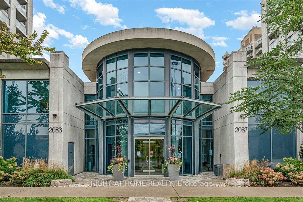 Welcome to Luxury Waterford Tower 2 located In The Heart of the South Etobicoke Waterfront Community !