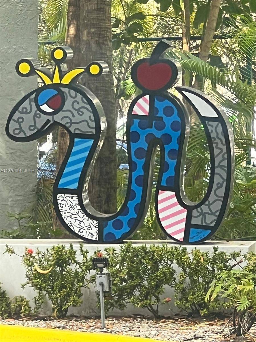 Beautiful 2 2 in the heart of Downtown Miami, great views of the skyline.