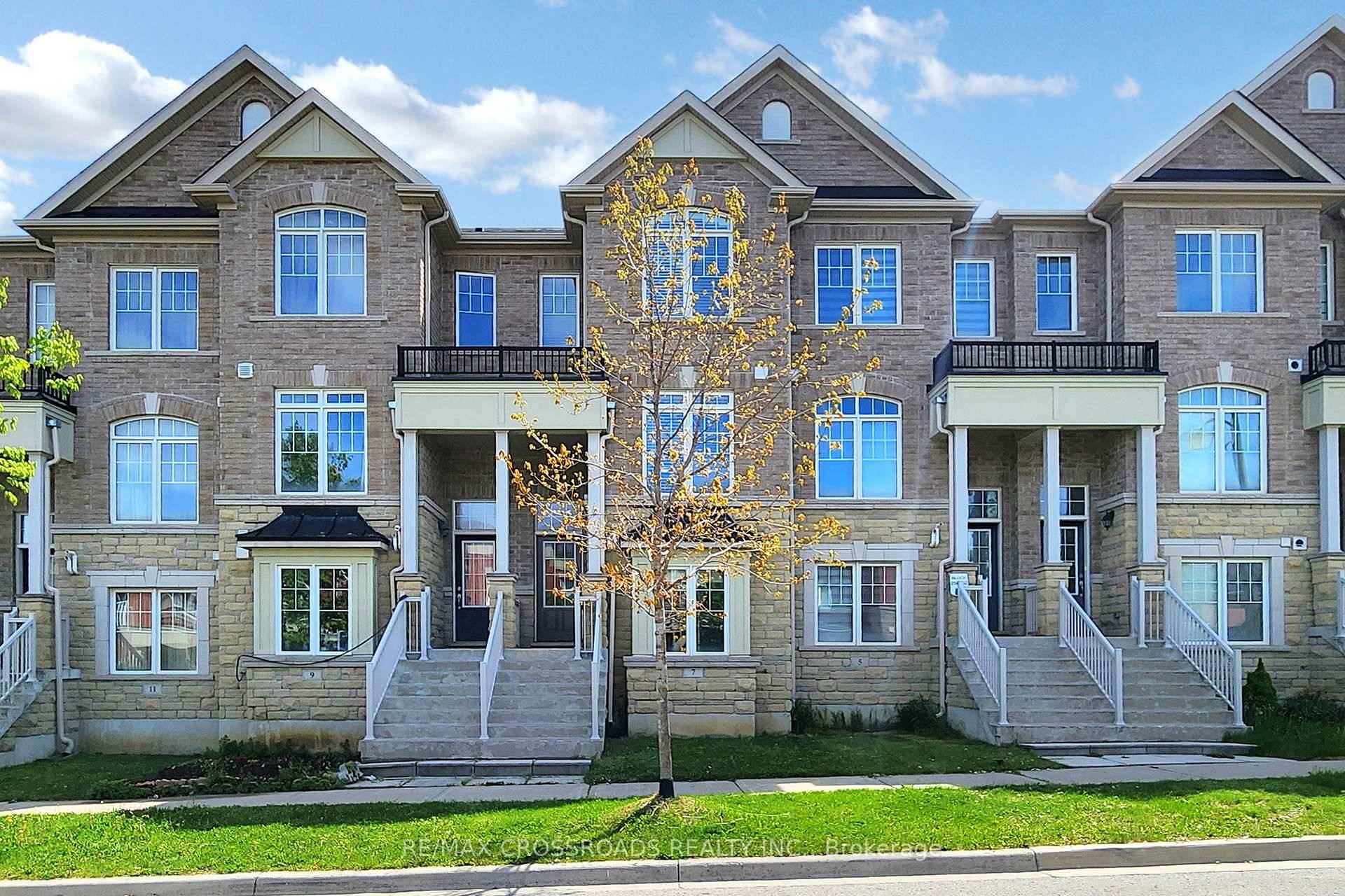 Welcome to this stunning 3 bedroom 3 washrooms freehold townhouse.