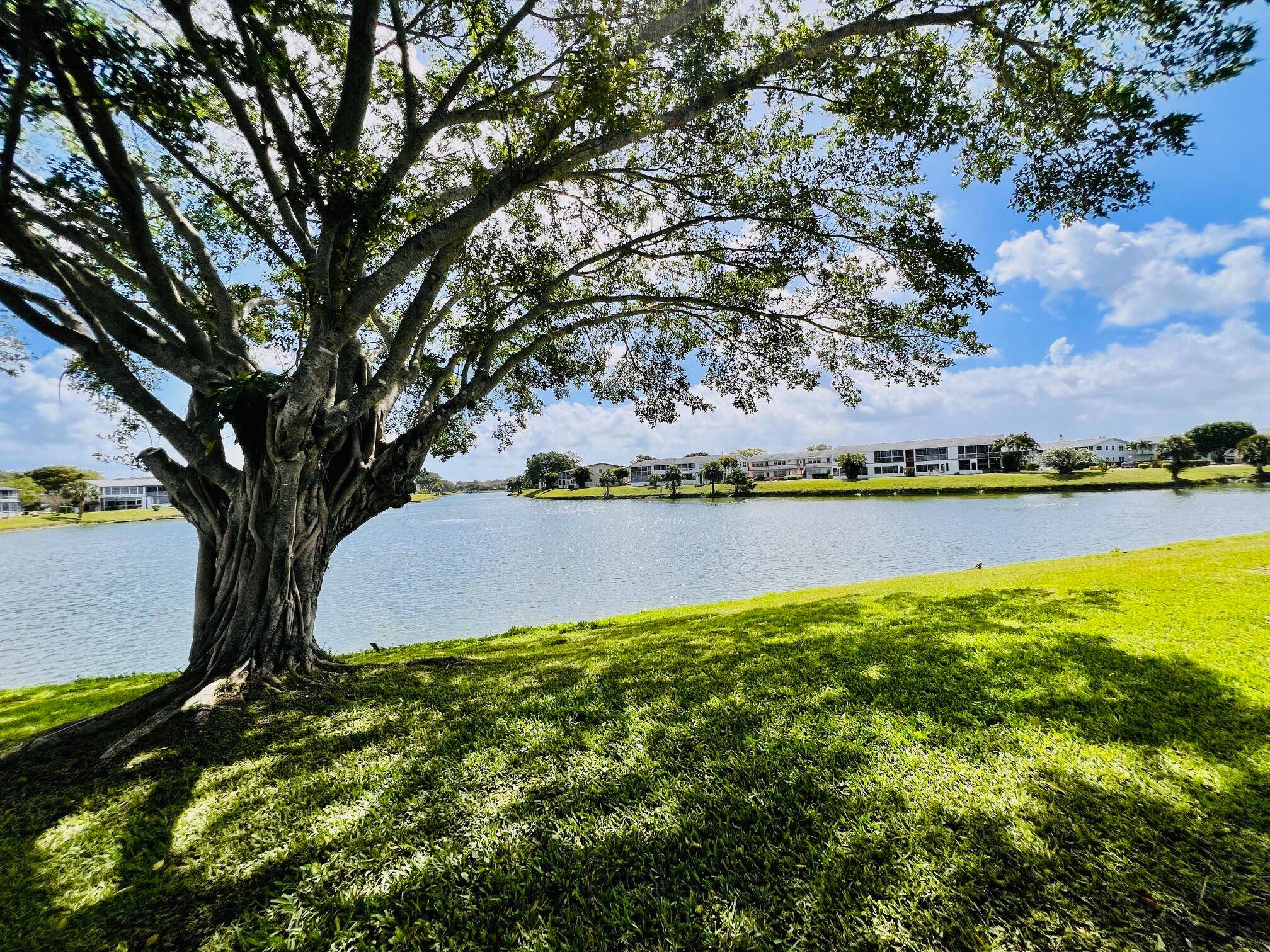 CHARMING WITH GORGEOUS WATER VIEWS !