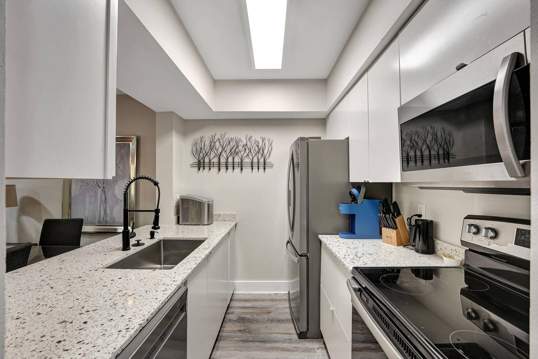 Renovated 1 Bed, 1. 5 Bath Condo Move In Ready !