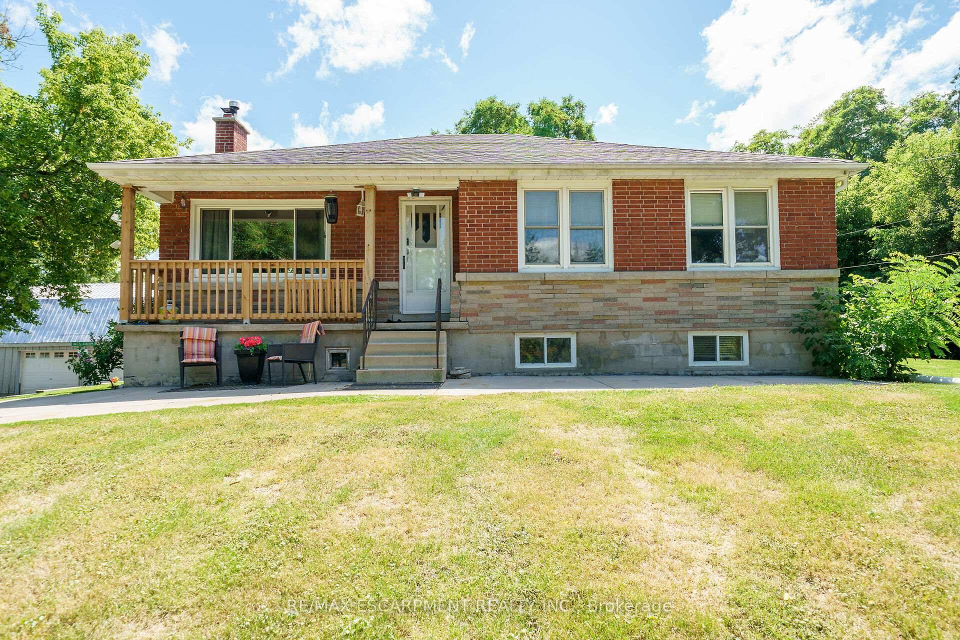 Ideally located, Incredible Ancaster Investment Opportunity.