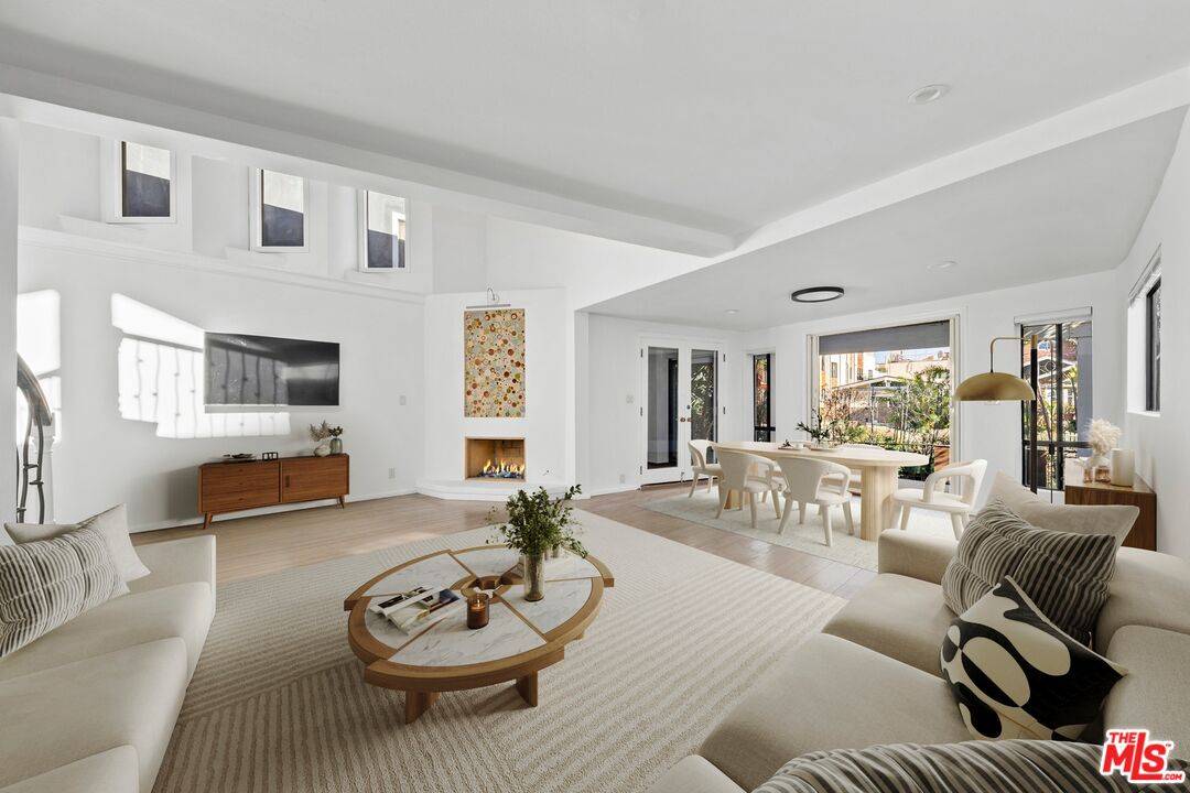 2316 Strongs Dr 3BR Marina Del Rey La