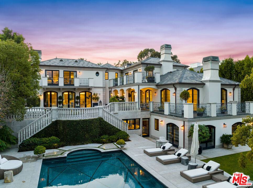 118  S Cliffwood Ave Brentwood LA