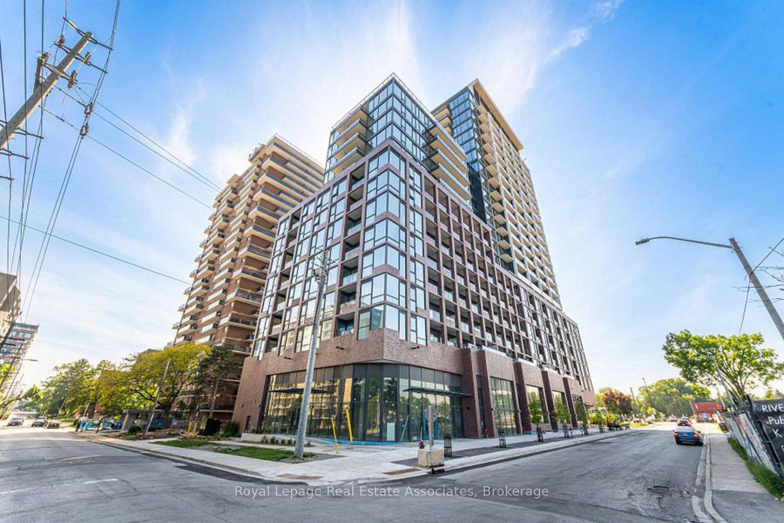 Beautiful modern 1 bed, 1 bath condo with southeast exposure in the heart of Port Credit !