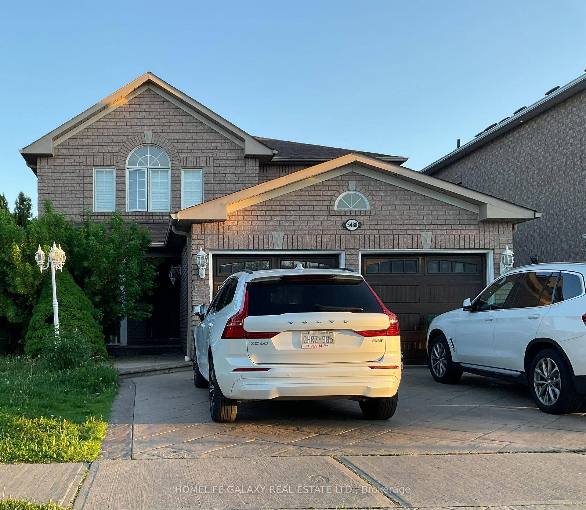 GORGEOUS 3 BED amp ; 2 WASHROOM, BASEMENT WITH SEPARATE ENTRANCE IN THE HEART OF MISSISSAUGA.