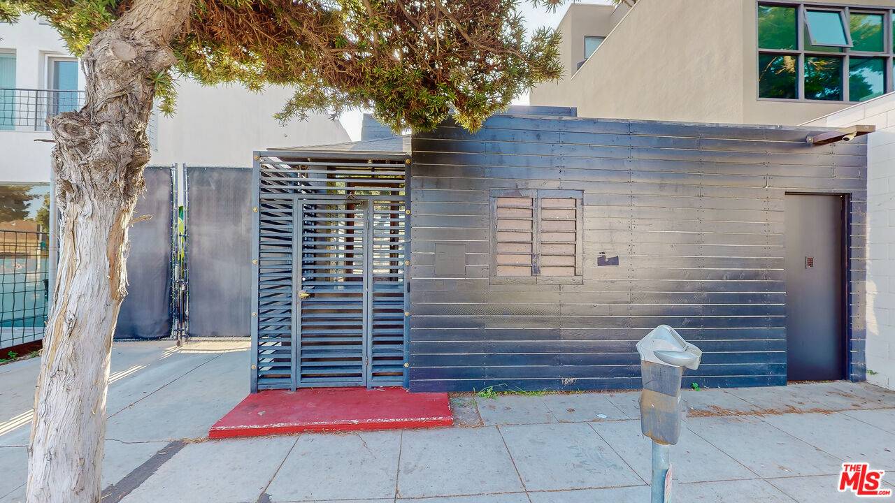 2222 Main St Santa Monica La