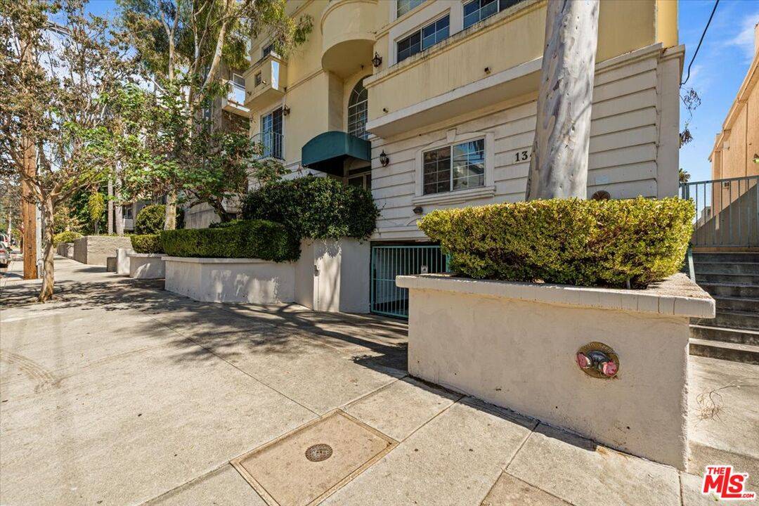 1342  N Sierra Bonita Ave 2.0 Hollywood Hills East LA