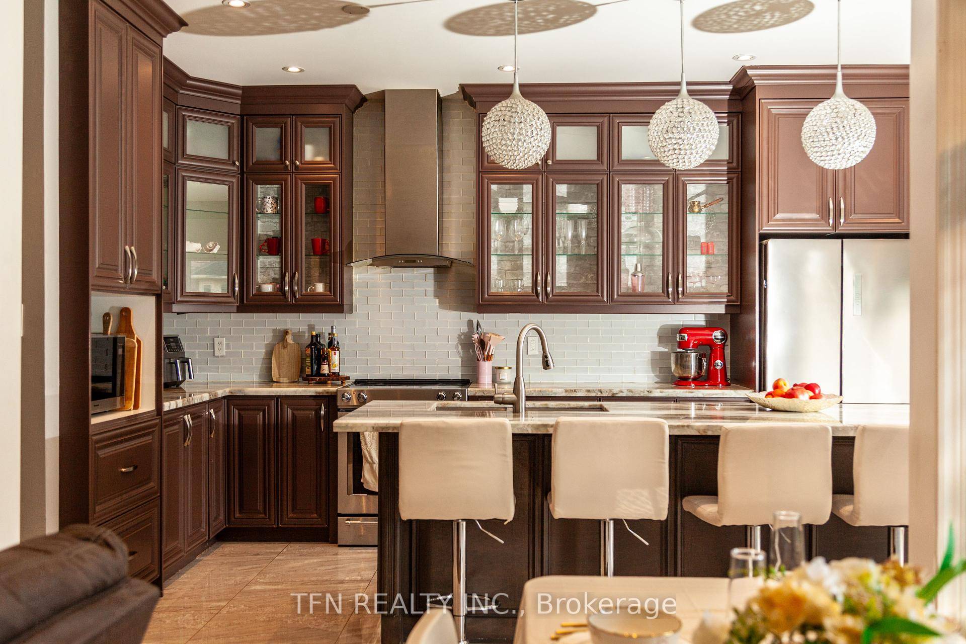 Beautifully finished home in a quiet, family friendly neighborhood !