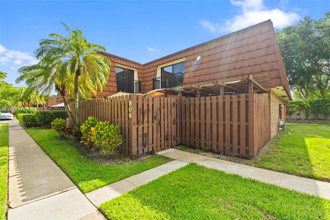 Remodeled 3 bedroom, 2. 5 bath townhome in a prime location in Davie.