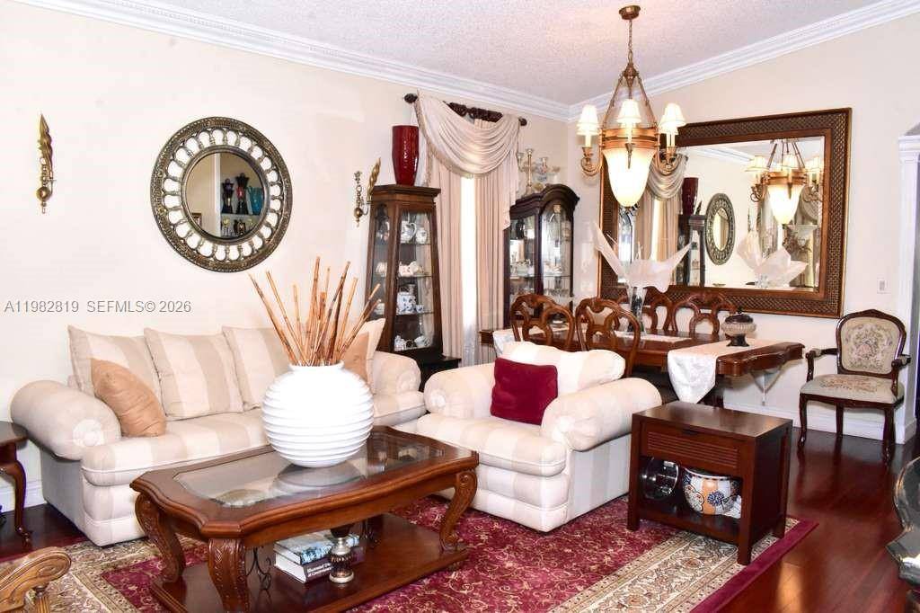 Upgraded kitchen cabinets and countertops !