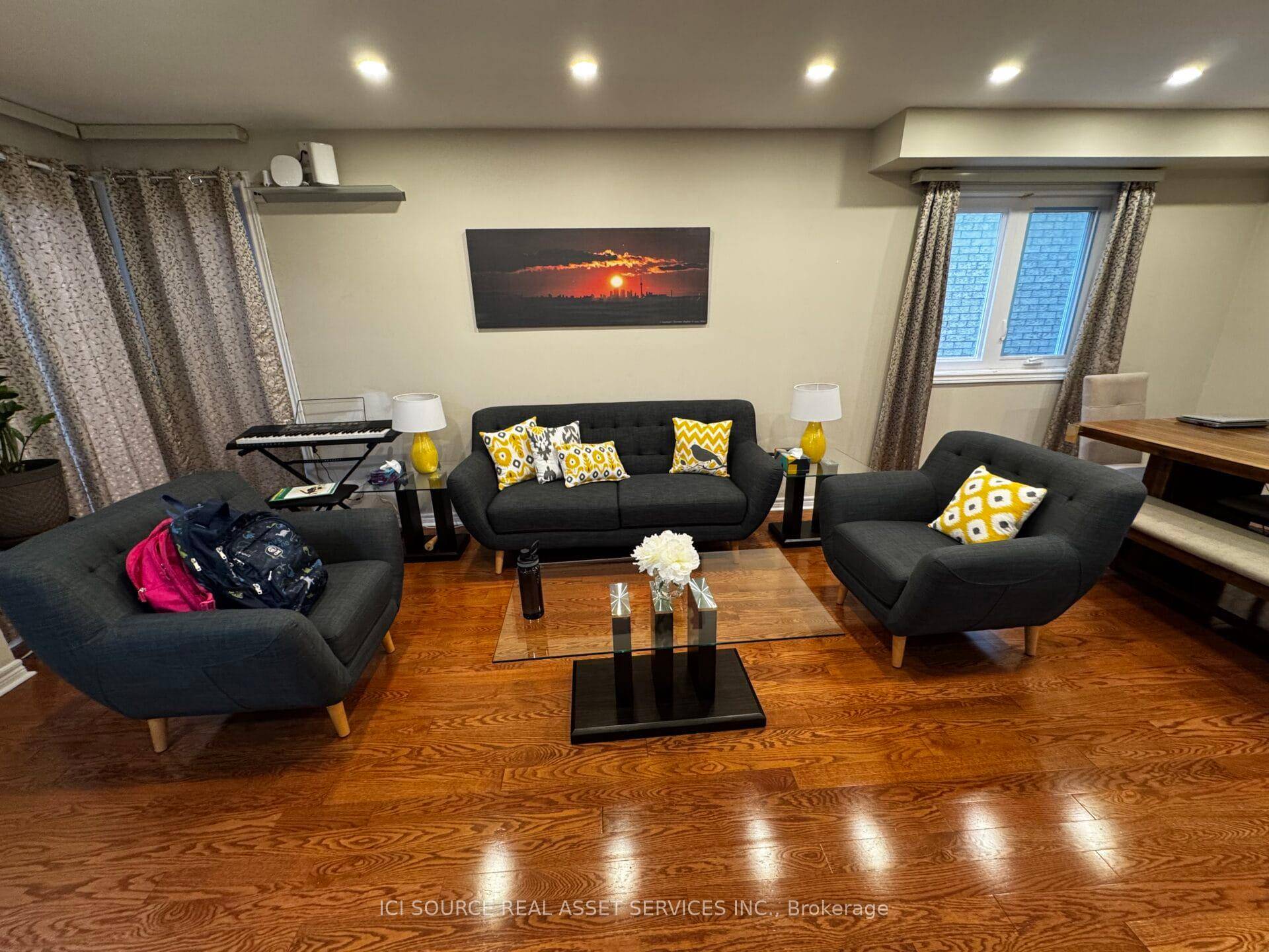 Welcome to 5503 Landsborough Avenue.
