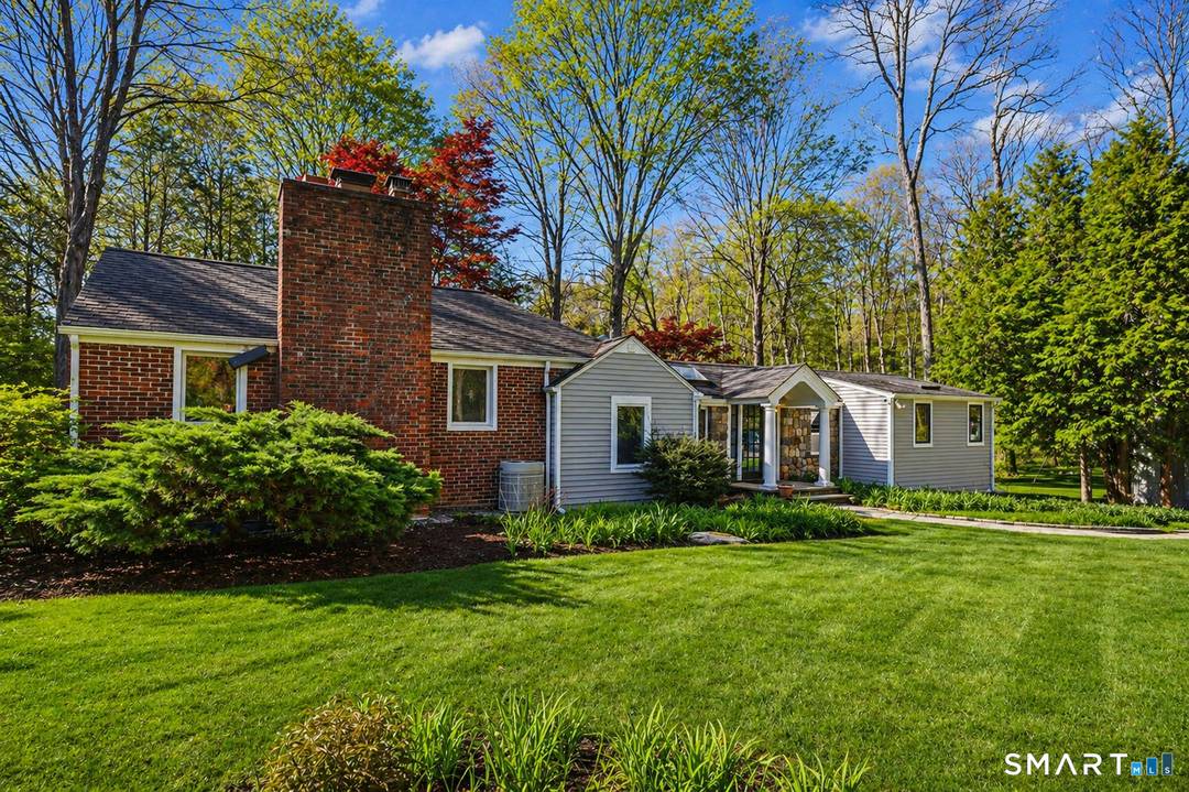Set on 1. 53 beautifully landscaped acres on a quiet New Canaan cul de sac, this single level home offers a rare blend of style, functionality, and flexibility in one ...