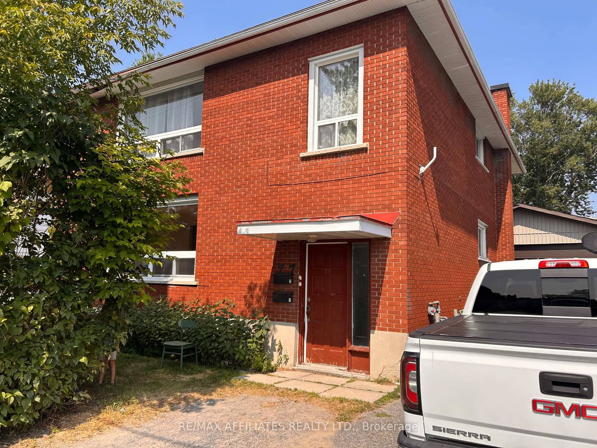 Looking for a great 3 Bedroom home within walking distance to many popular areas ?