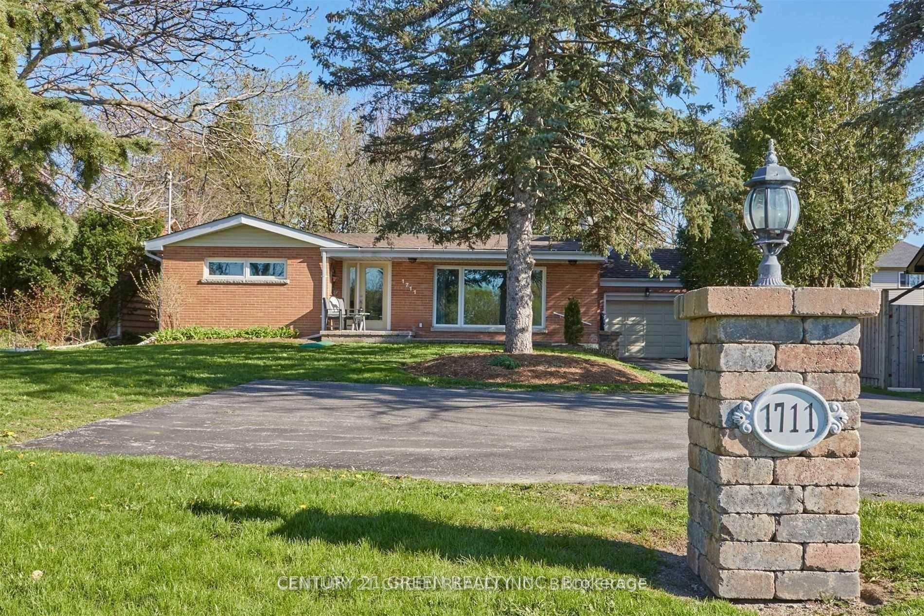 Welcome to this spacious and well maintained detached bungalow offering 2 bedrooms upstairs and 2 bedrooms in the basement, perfect for families who love extra space.