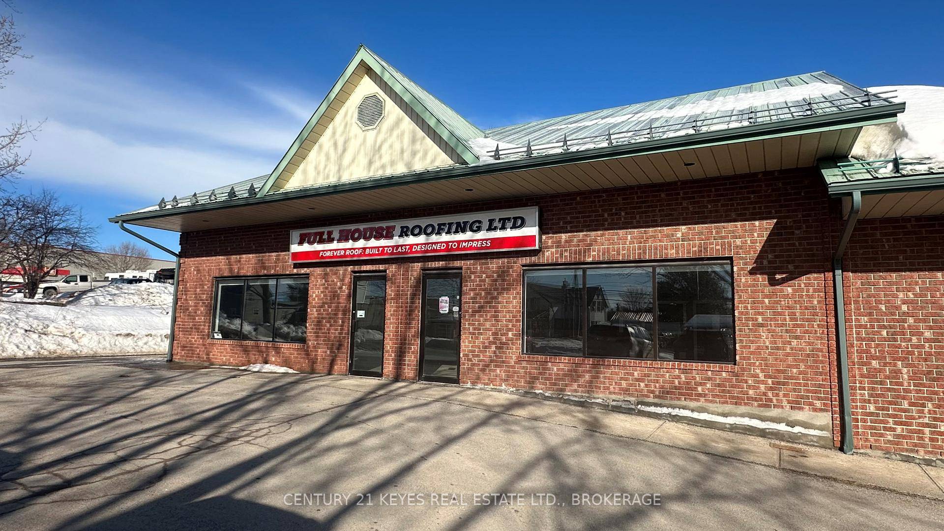 PRIME LOCATION WITH HIGH TRAFFIC AND VISIABILITY.