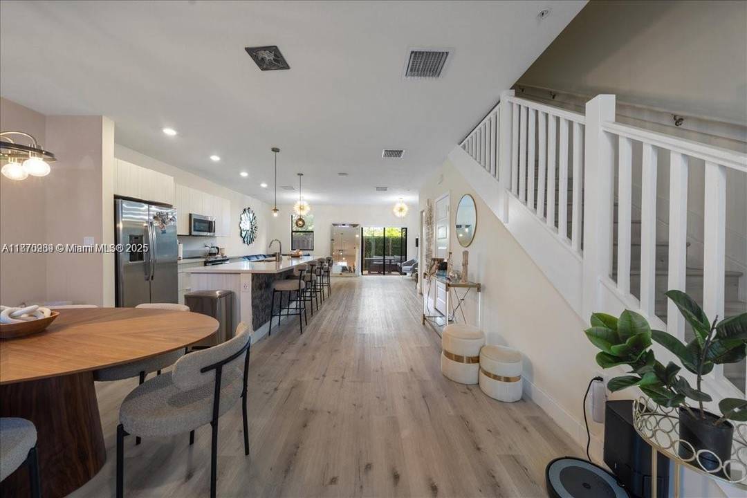 Fantastic Investment Opportunity or Dream Home !