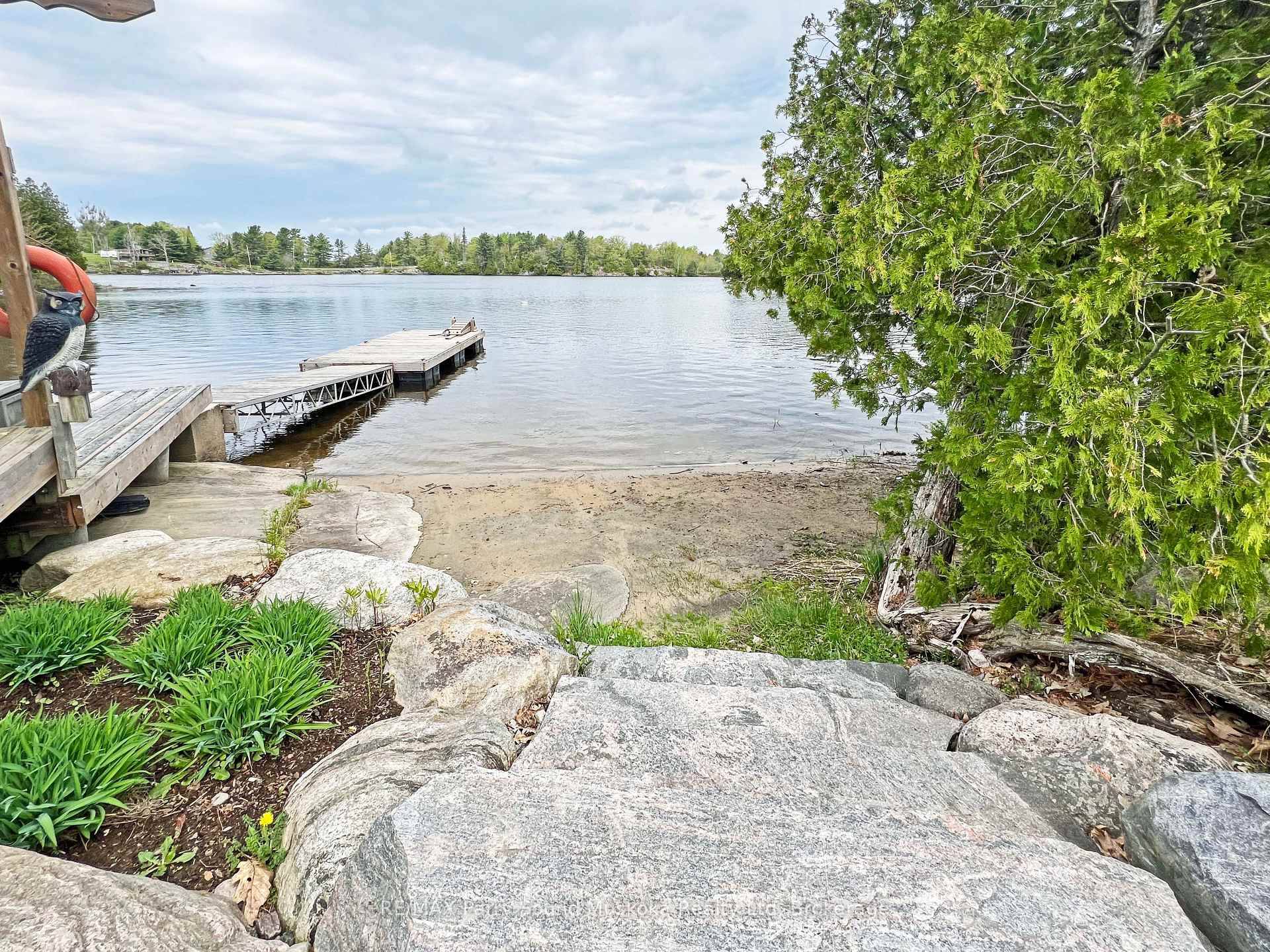 340 FT WATERFRONT on PRISTINE MCKELLAR LAKE !