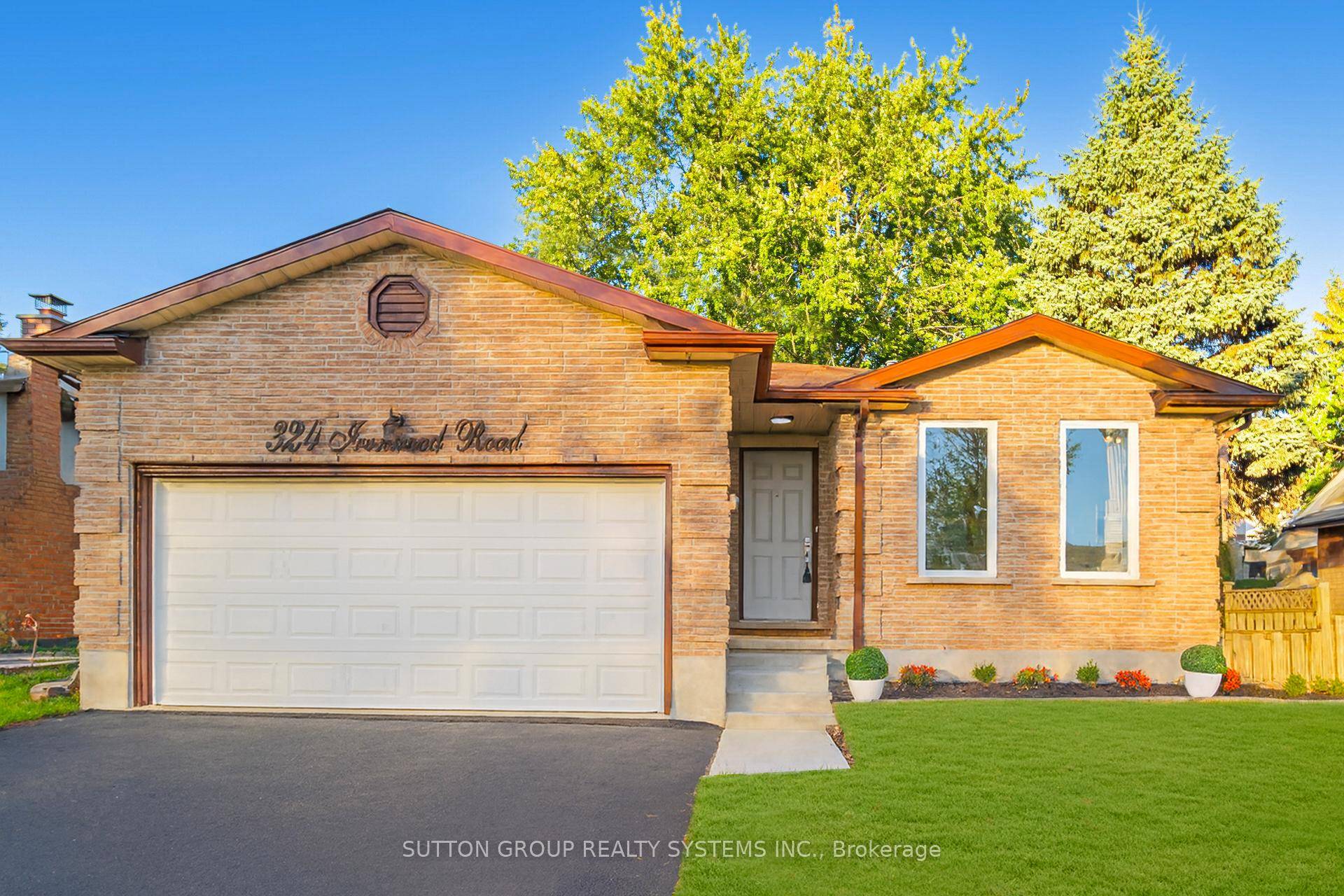 A show stopper ! Everything renovated top to bottom.