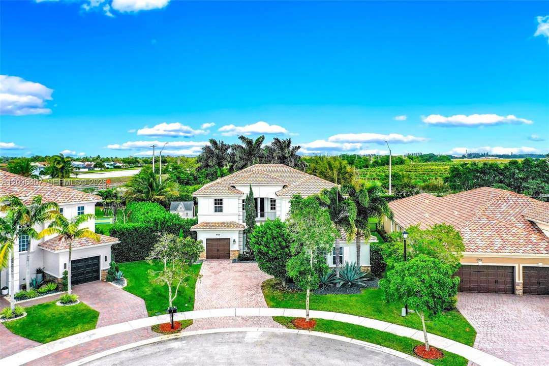 Welcome to this stunning 5bed 4.