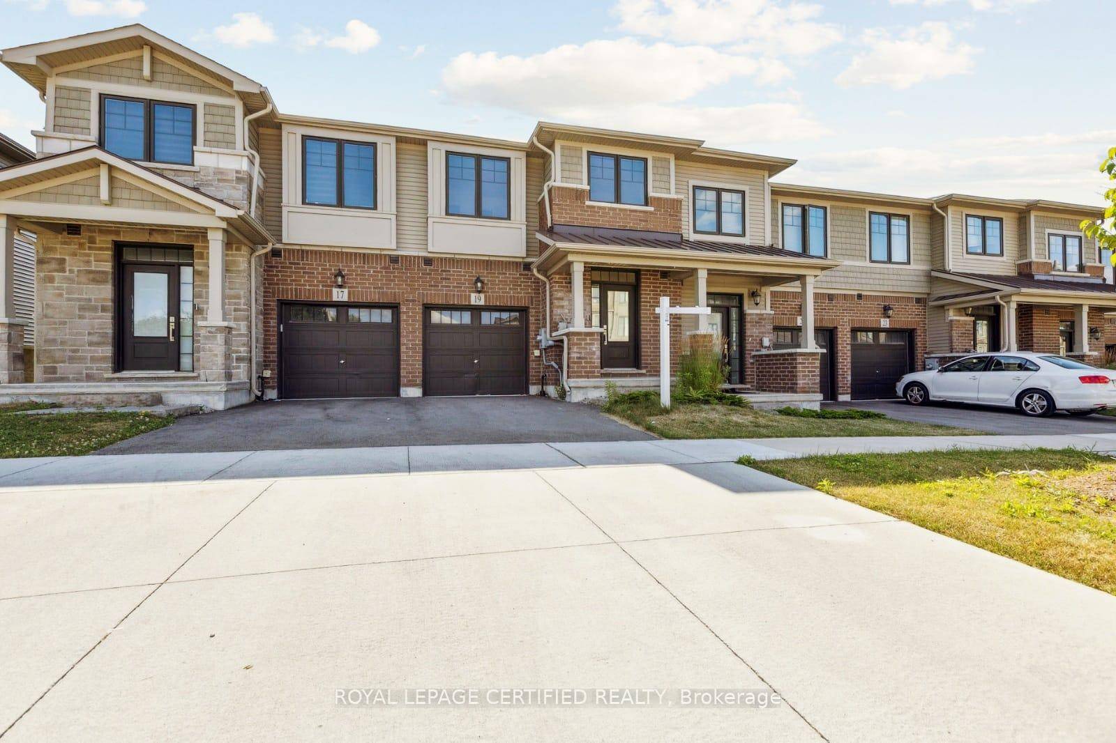 2 years New, East Facing Corner Fully FREEHOLD No condo POTL fees Townhouse with 3 Spacious Bedrooms and 2.
