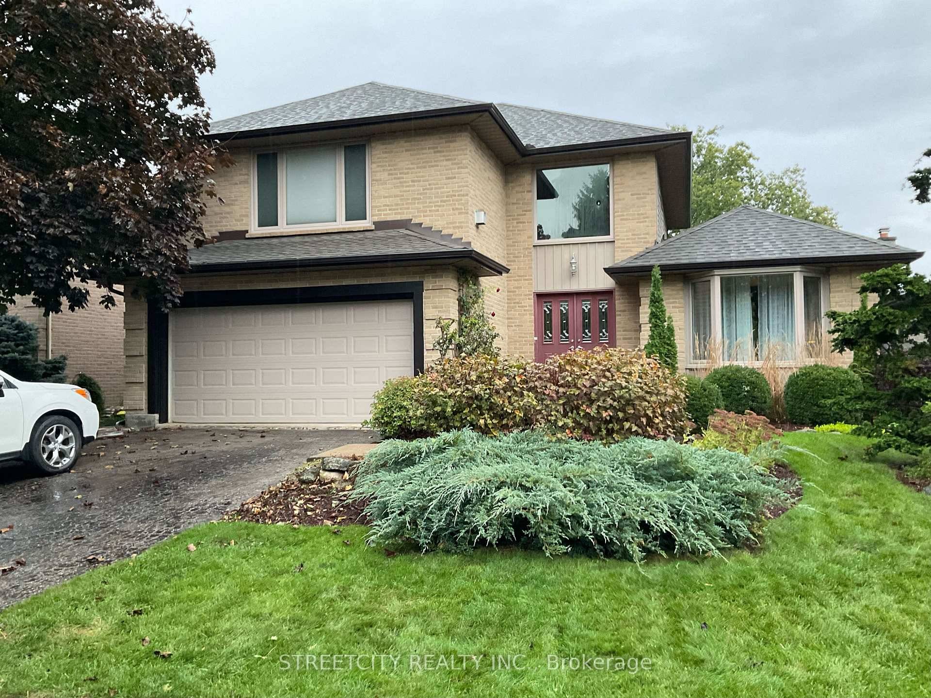 Welcome to 6 Parks Edge Crescent, a beautifully maintained 4 bedroom, 2.