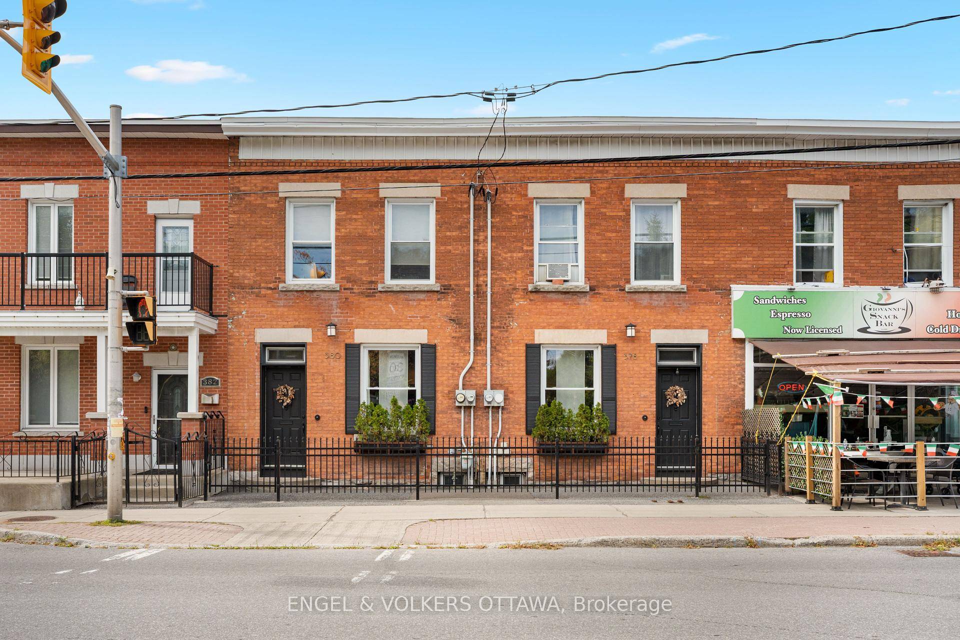 This is a great opportunity for entrepreneurs that want to make a savvy investment and have a comfortable space to live, work, make a rental income in.