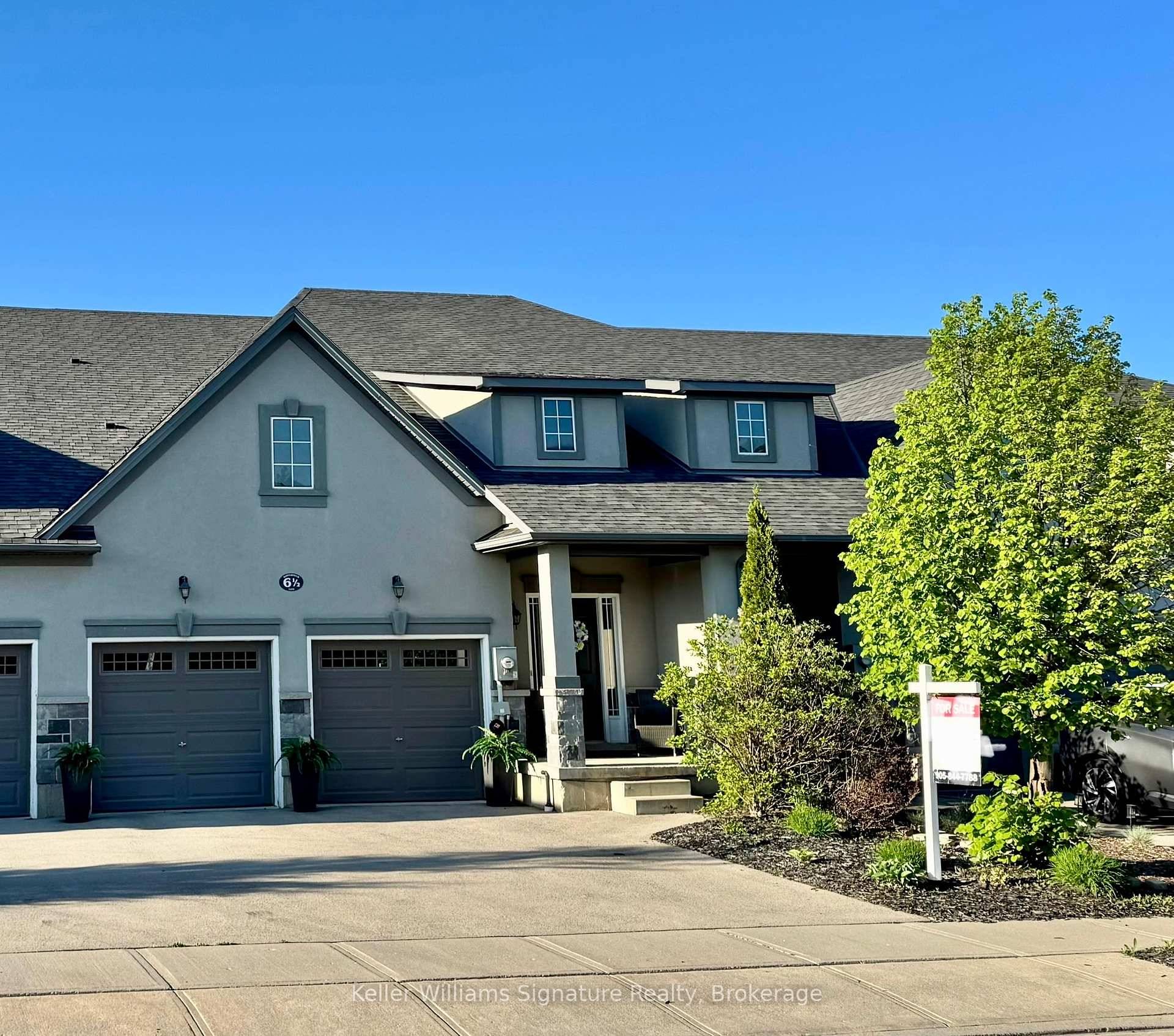 Executive freehold townhouse, in a best kept secret neighborhood boasts tasteful modern living amp ; superb convenience.