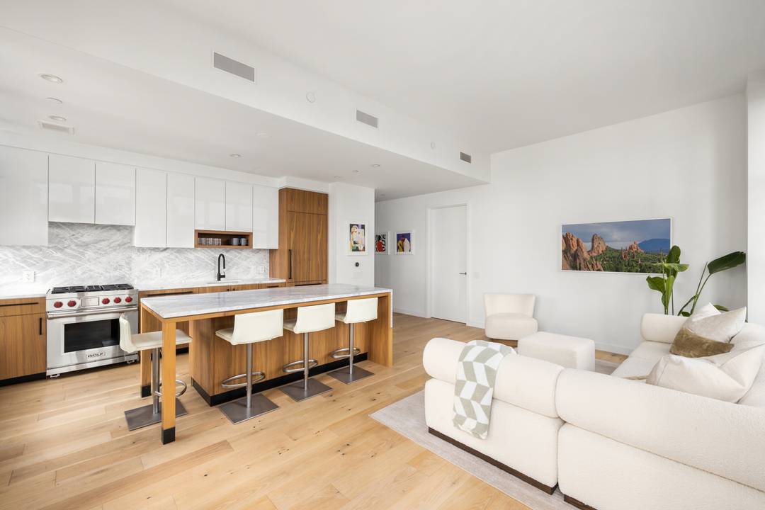 Perched above the Greenpoint waterfront at 29 Huron Street, Residence 7CE is a sun drenched 2 bedroom, 2 bathroom corner home with sweeping western and southern exposures, delivering open Manhattan ...