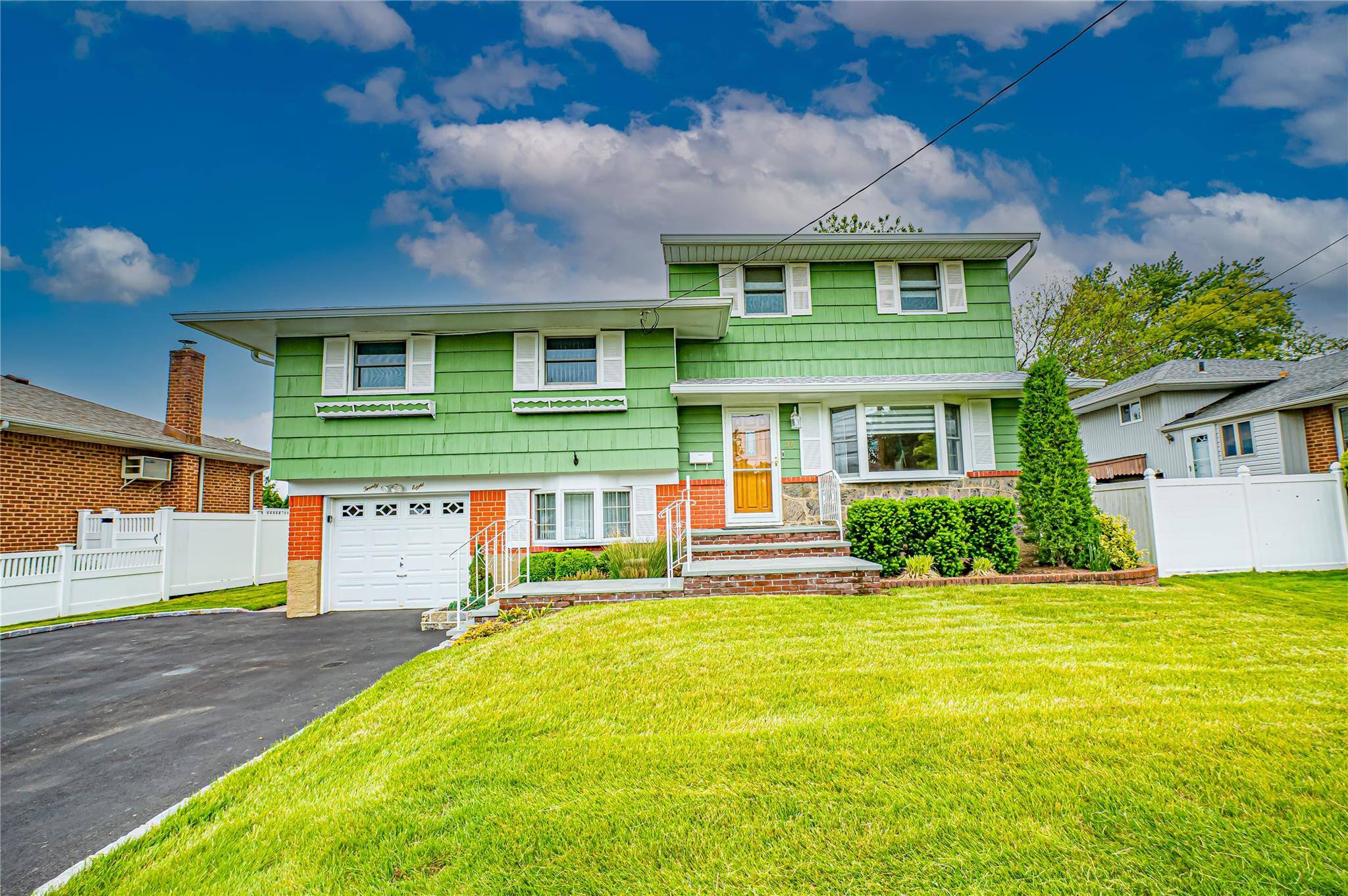 Welcome to 28 Chance St in Hicksville !
