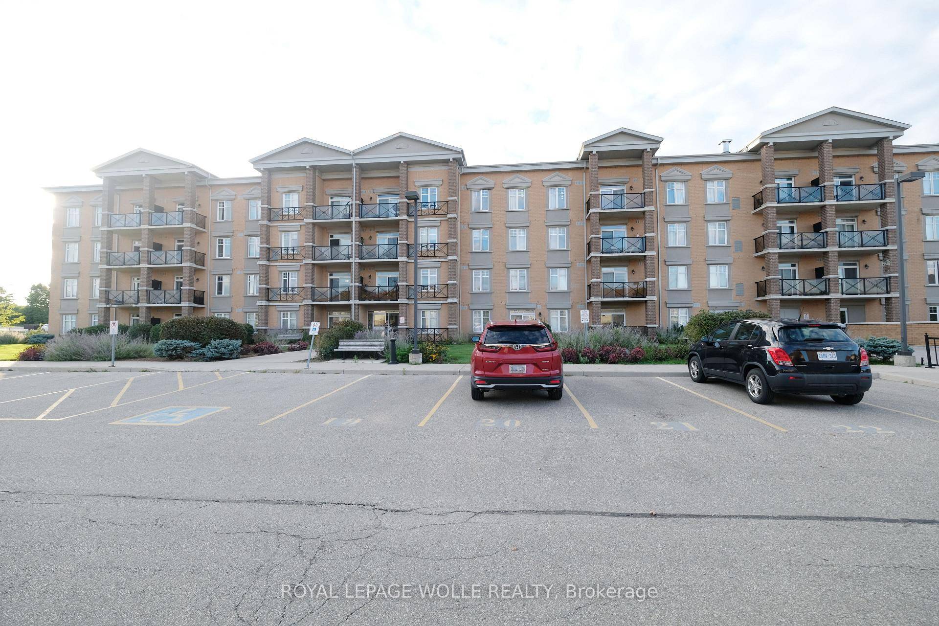 Discover modern living in Guelph's sought after south end with this stylish one bedroom, one bathroom, one underground parking condo.