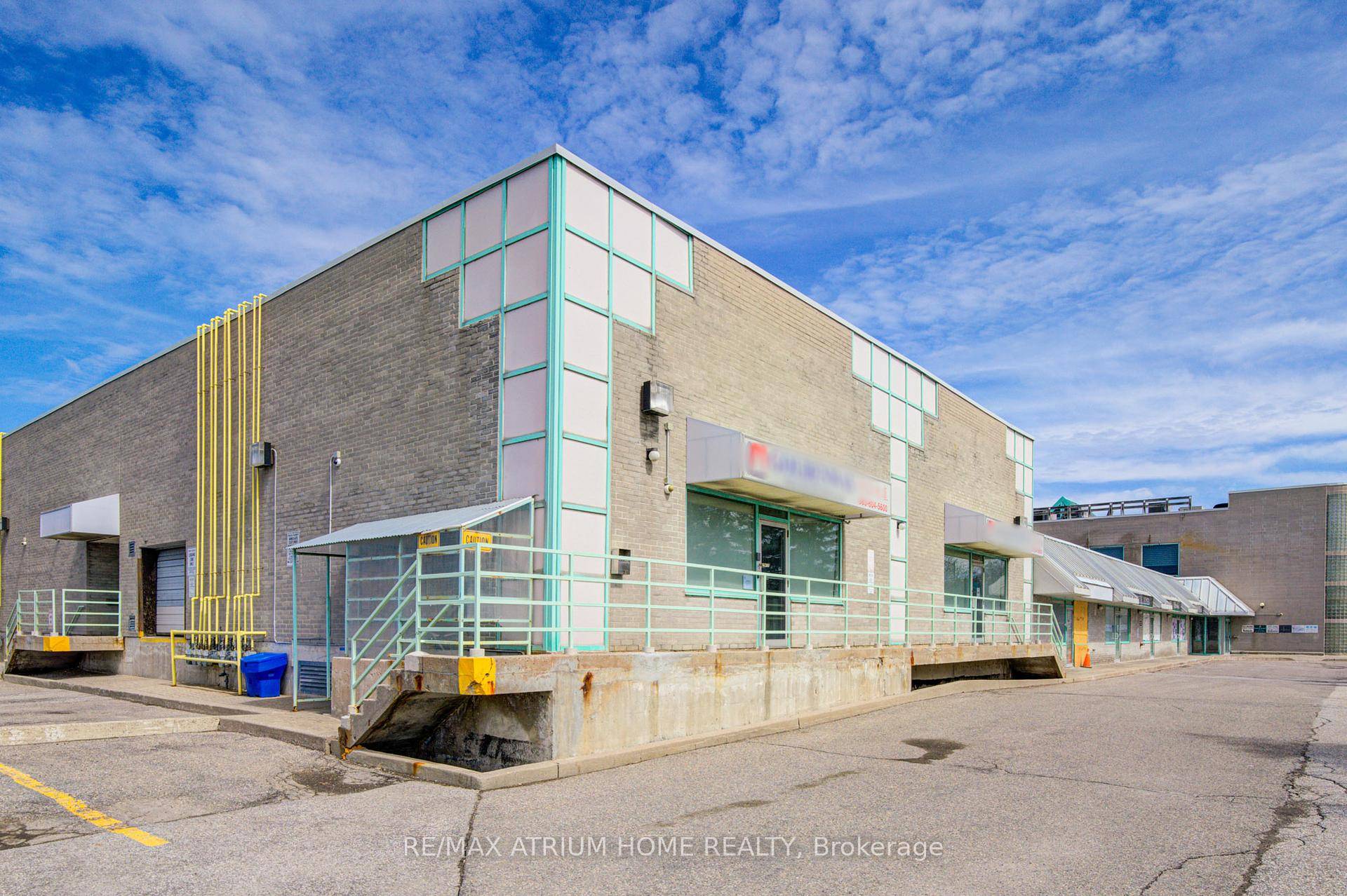 Excellent Busy Location, Well Maintained Commercial Condo Unit.