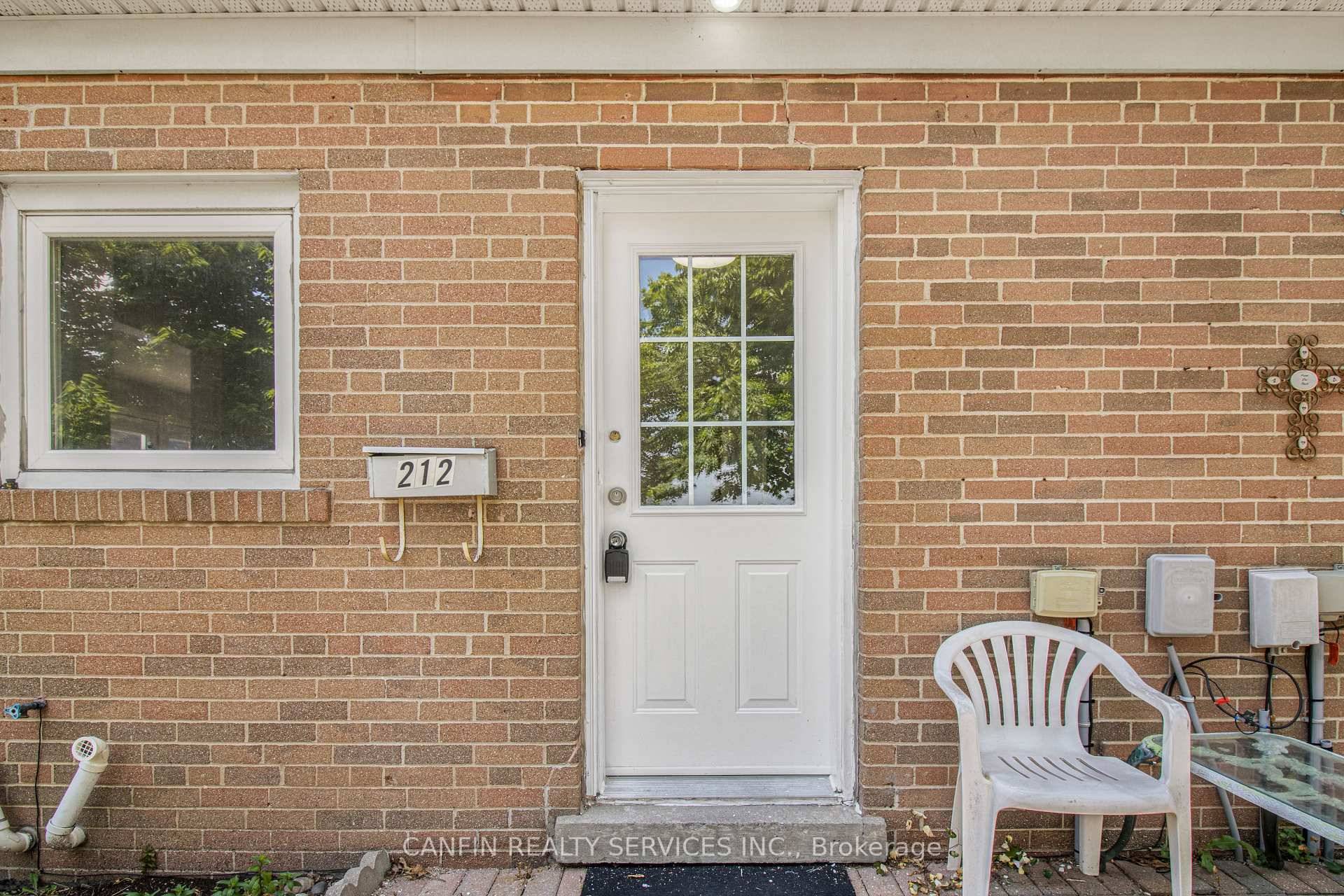 Bright amp ; welcoming, this freshly painted 3 bedroom townhouse at 212 Town House Crescent, Brampton is an ideal starter home.