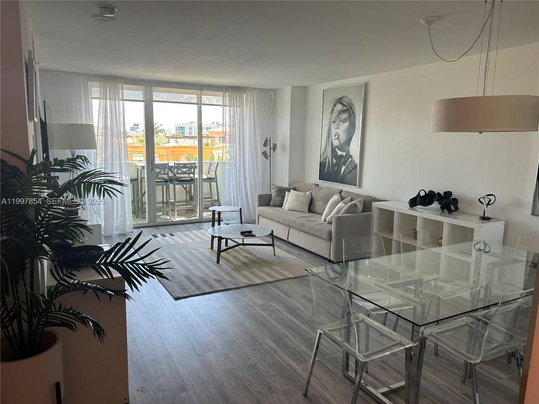The Yacht Club at Portofino is a luxury building overlooking Miami Beach Marina.
