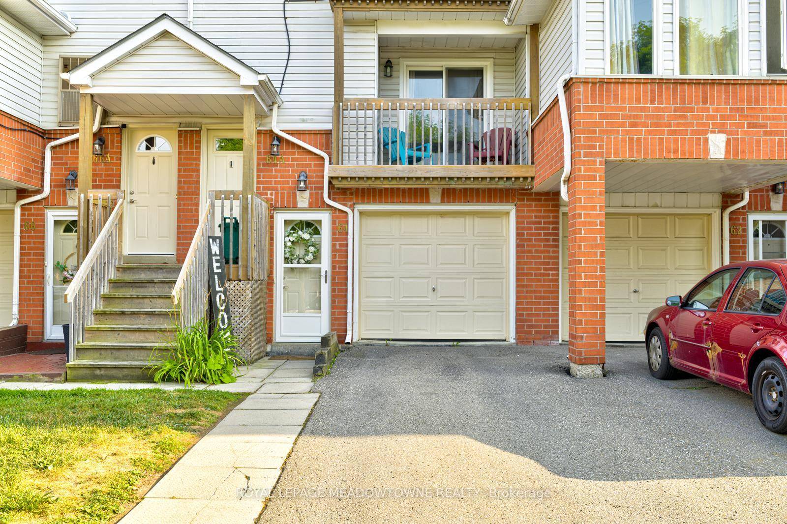 Welcome to this meticulously maintained 3 bedroom, 2 bathroom condo townhome offering comfort, style, and convenience in a well established, family friendly neighbourhood.
