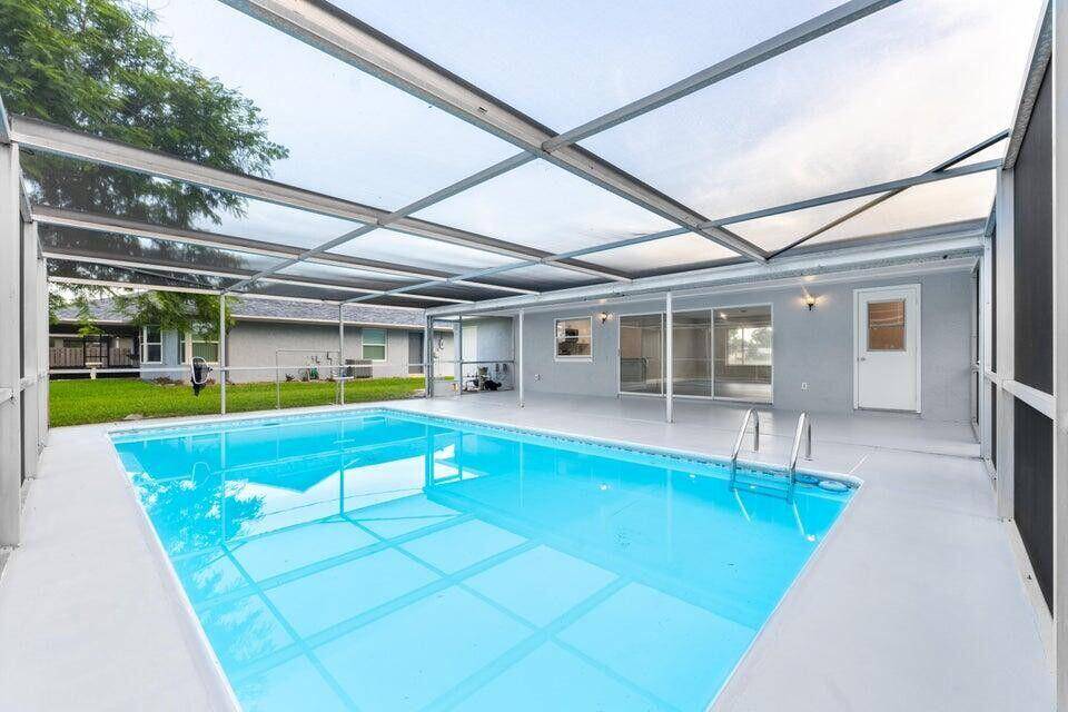 Back on the Market Price Just Reduced !