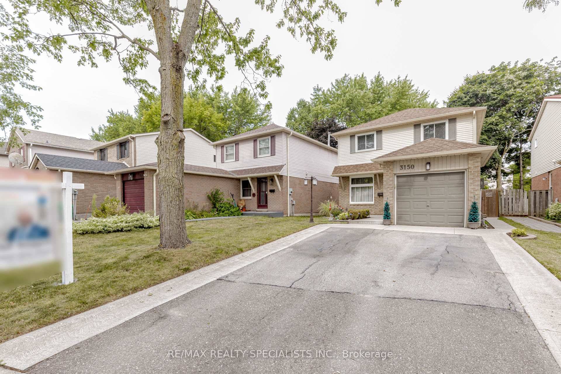 Absolutely Stunning Move In Ready Home !
