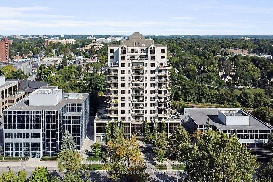 Prime Location amp ; Move in Ready !