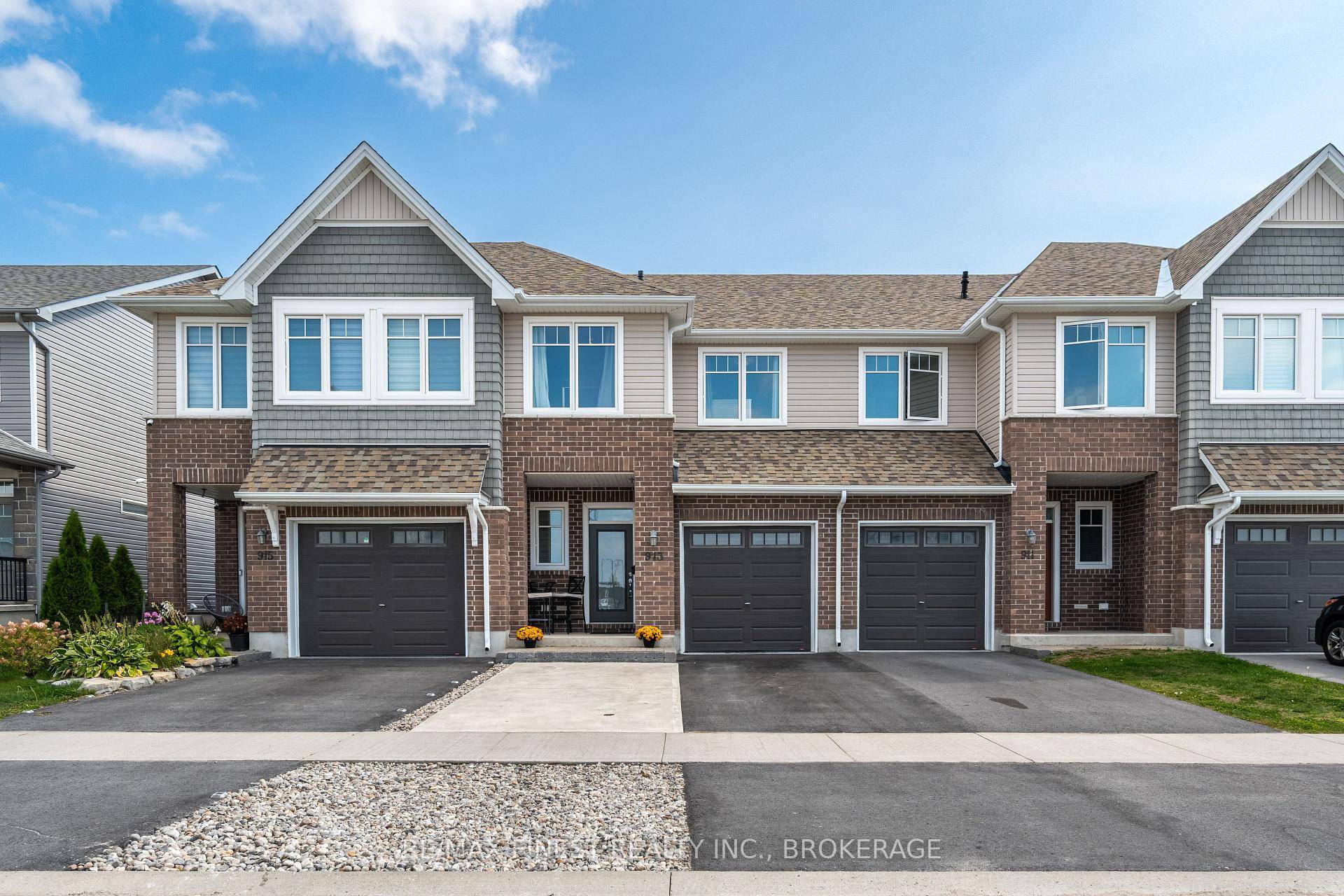 Welcome to 913 Stonewalk Drive, a beautifully finished family home in Kingston East, one of the citys fastest growing and most vibrant communities.