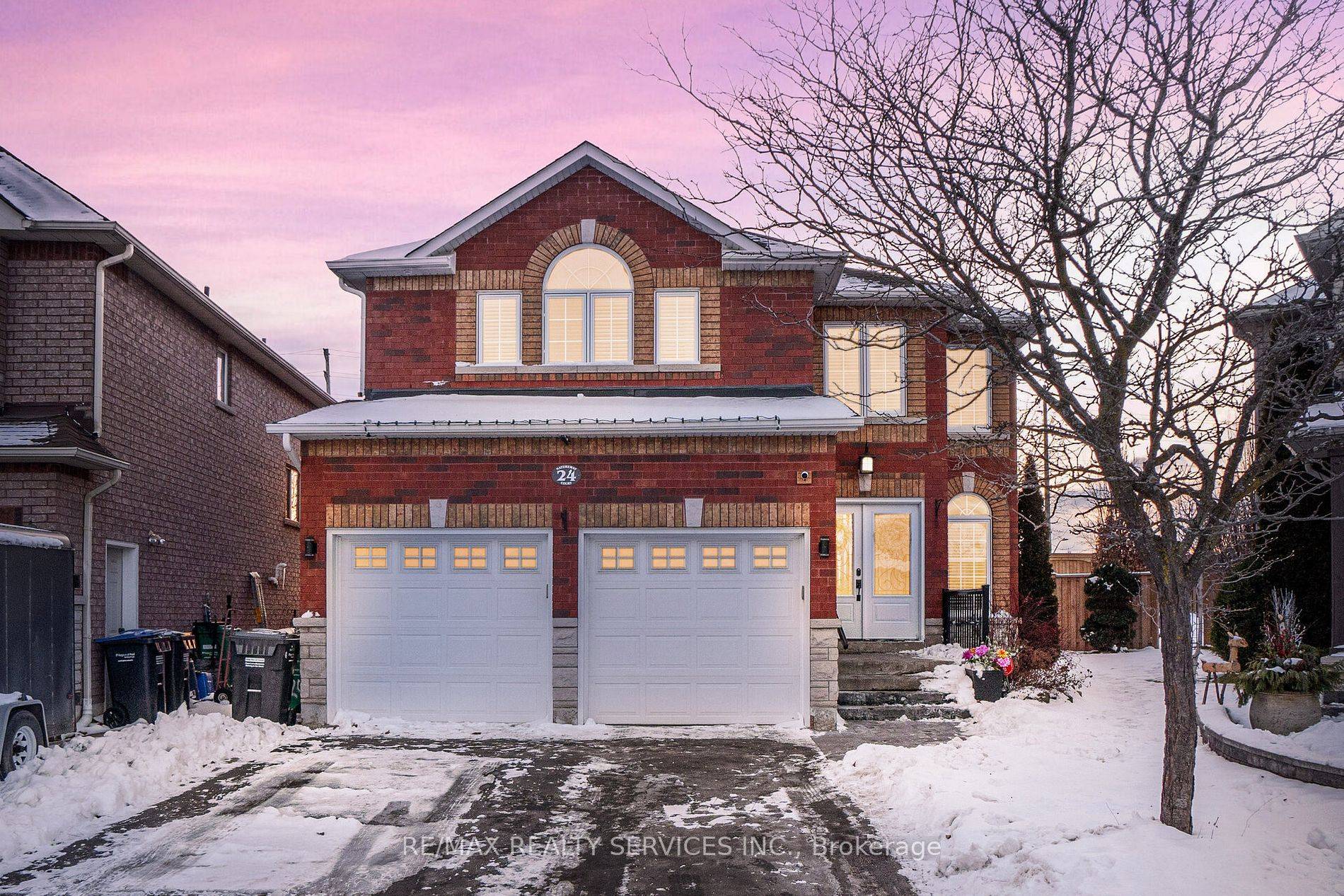 well kept and clean ! ! 4 1 bedroom 4 bathroom fully detached solid brick home situated on a crt location.