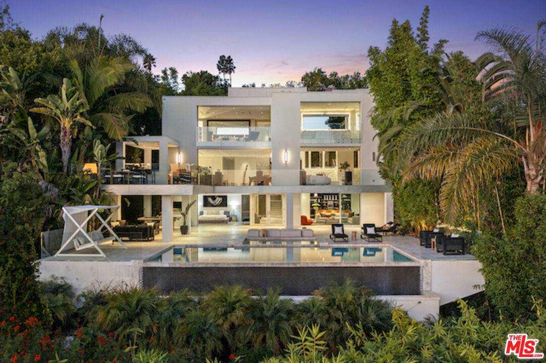 9066   St Ives Dr Sunset Strip LA