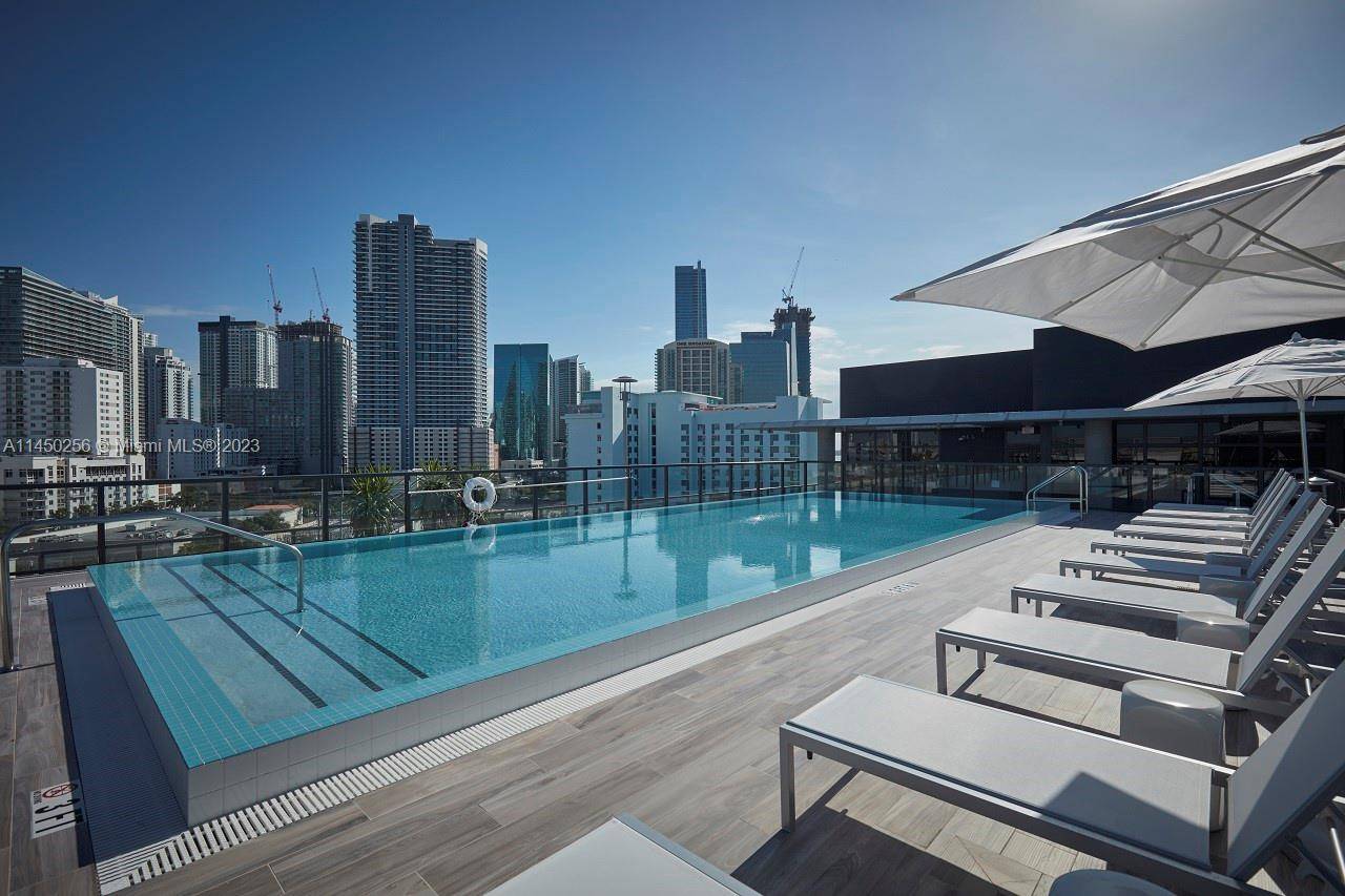 Immaculate and luminous 2 2 unit at modern Cassa Brickell Condo.