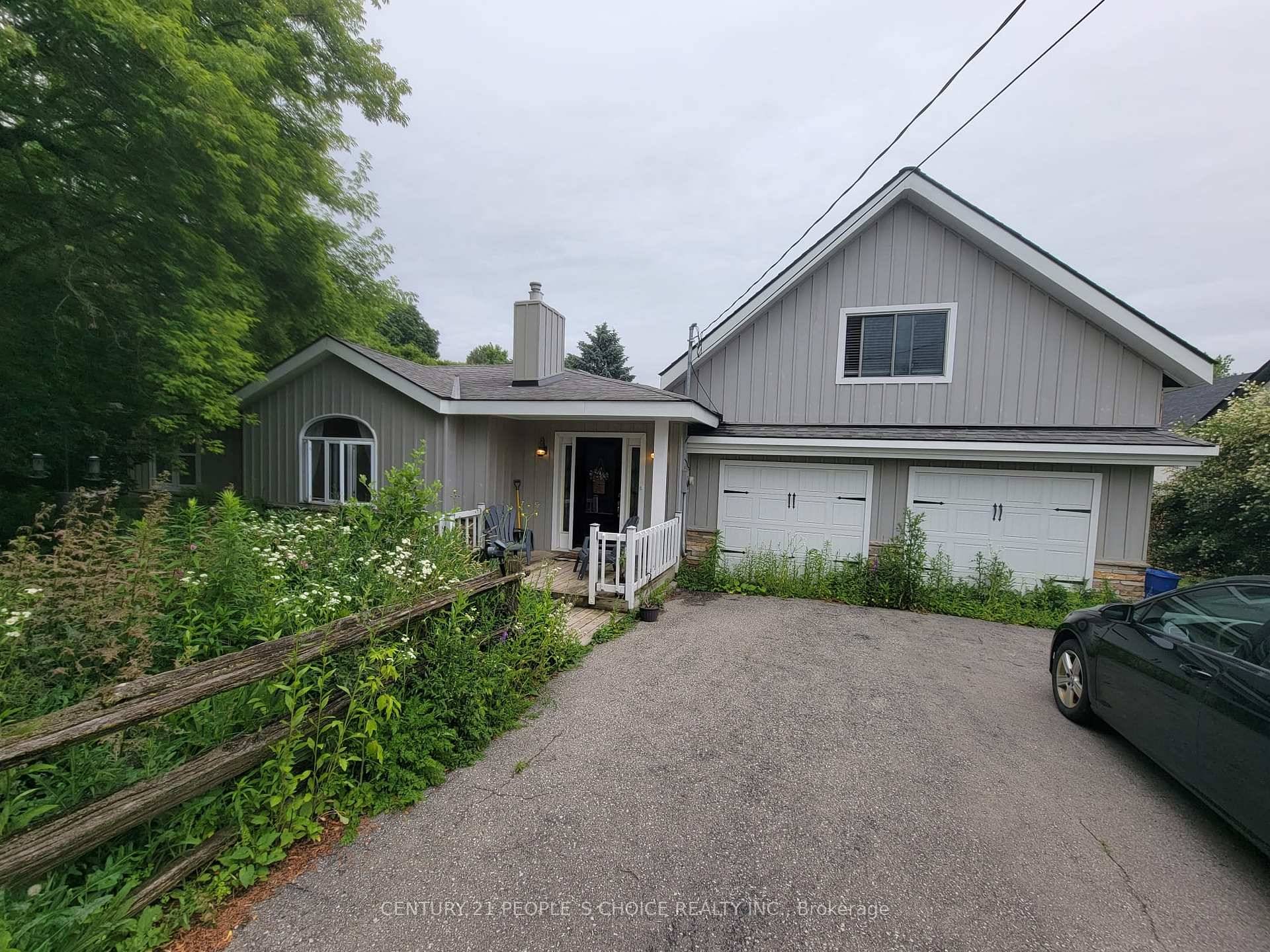 Rare Opportunity To Lease Spacious Bungalow Sitting On 90X329' Lot Backs Onto The Luxurious Multi Million Homes.